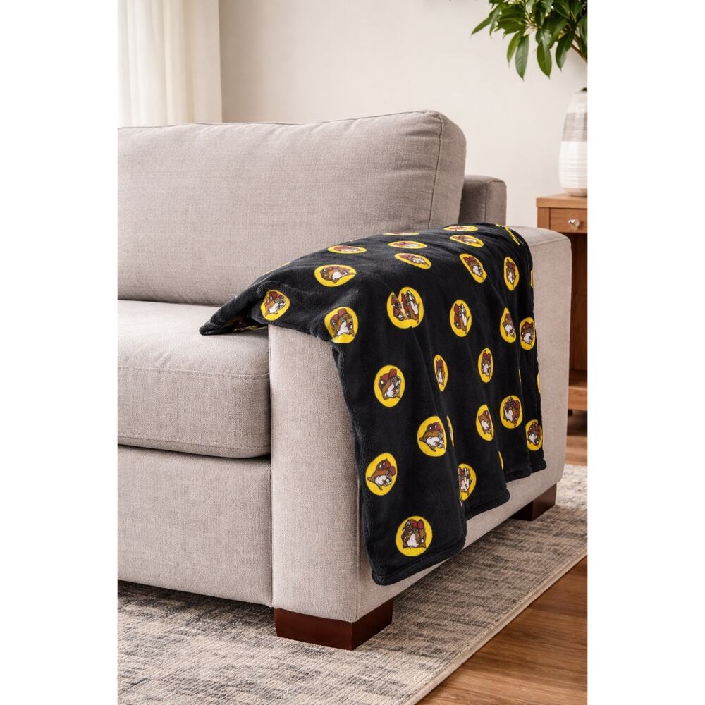 Buc-ee’s Logo Fleece Throw Blanket 50x70 Cozy Home Gift - Picture 1 of 3